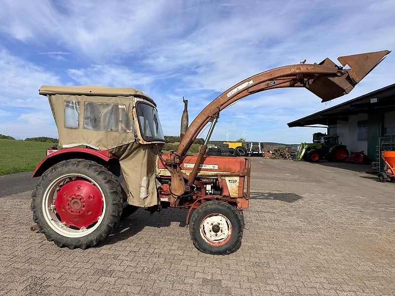 Case IH 423 mit Frontlader