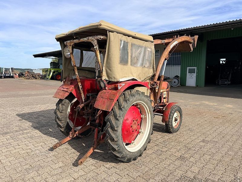 Case IH 423 mit Frontlader