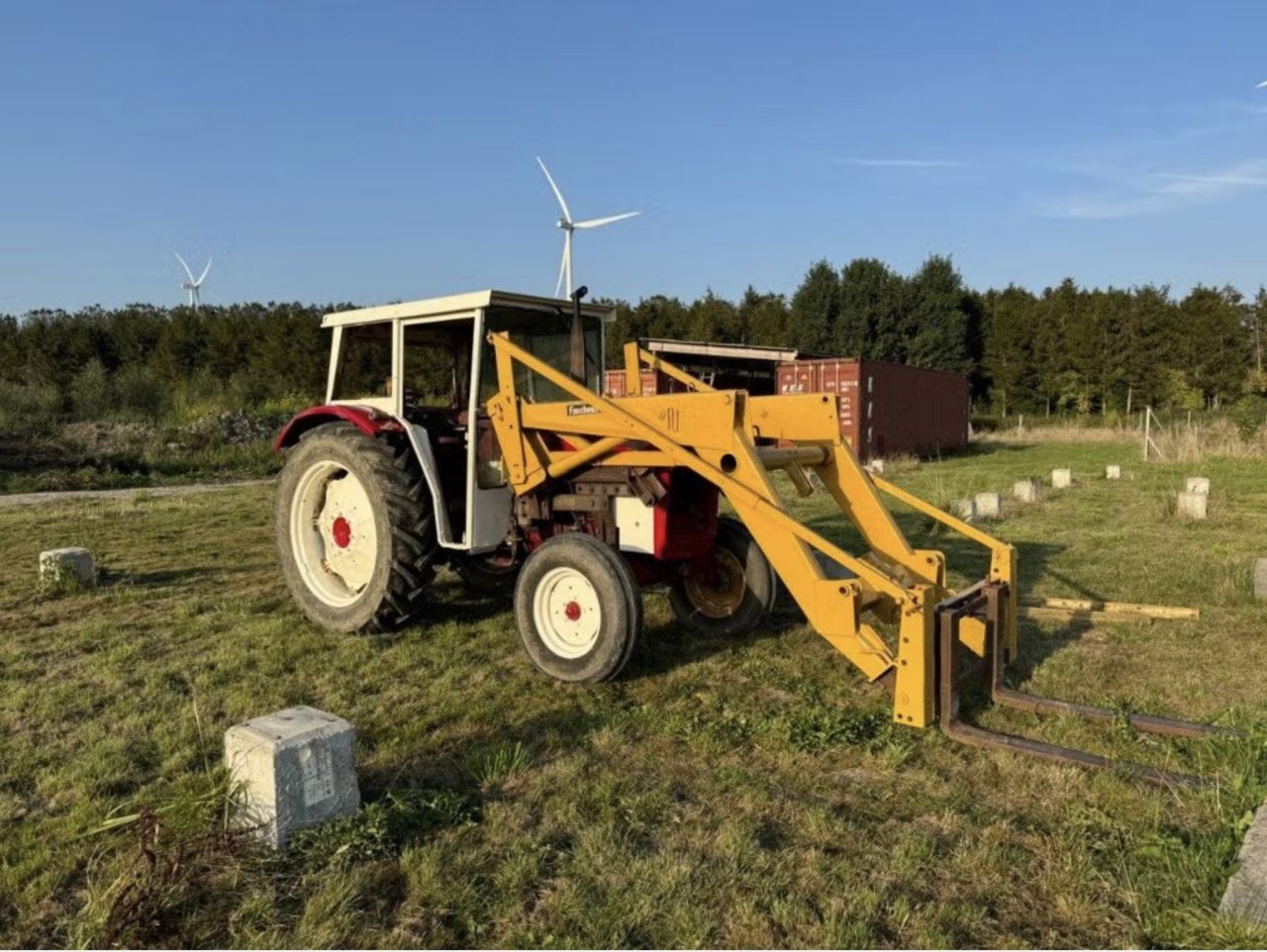 International 724, kenteken, met voorlader, stuurbekrachtiging