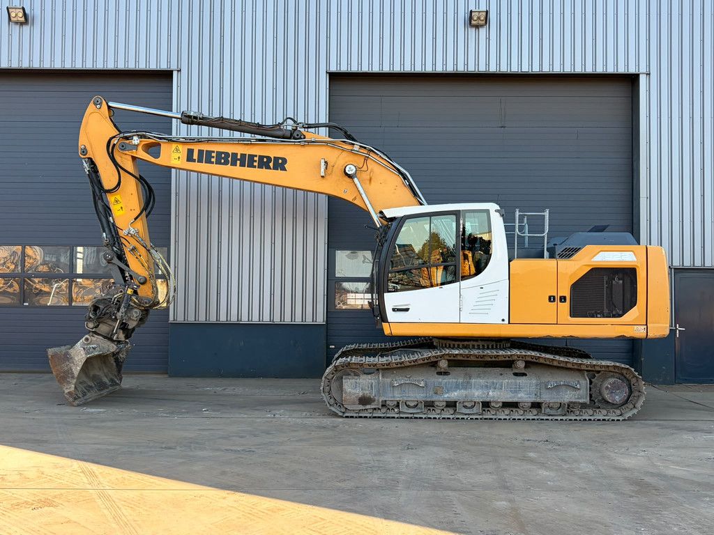 Liebherr R922LC