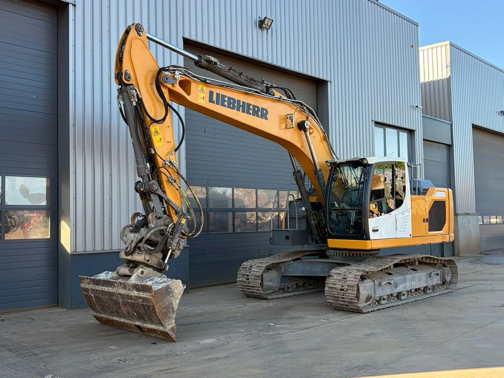 Liebherr R922LC