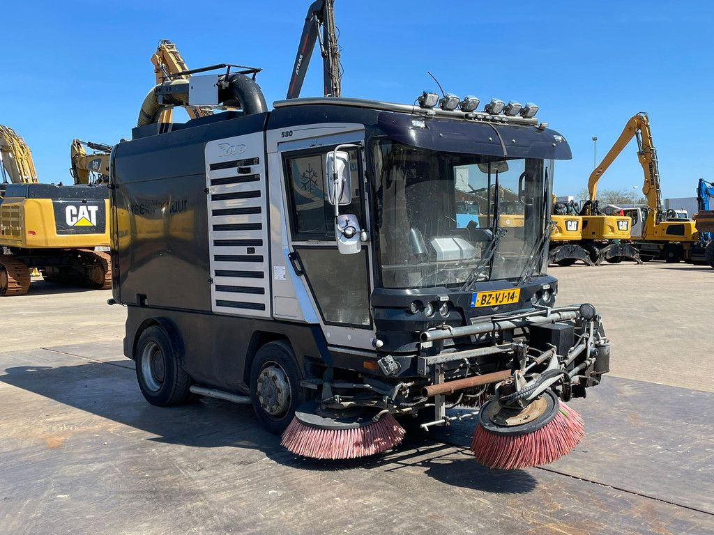 Ravo Ravo 560 sweeper 3th brush / vacuumtruck (BZ-VJ-14) Ravo 560 sweeper 3th brush / vacuumtruck (BZ-VJ-14)