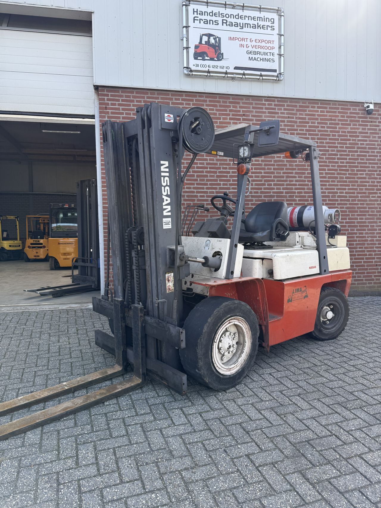 Nissan heftrck