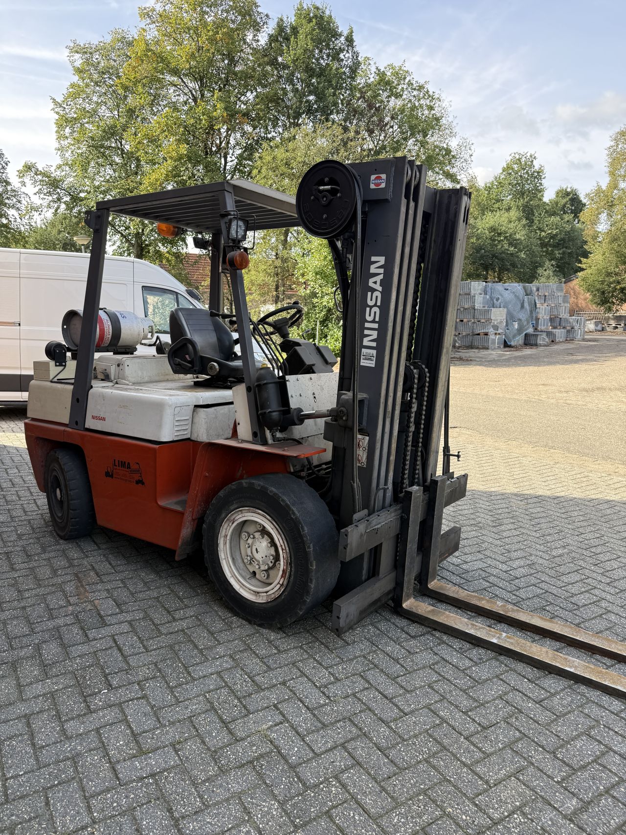 Nissan heftrck