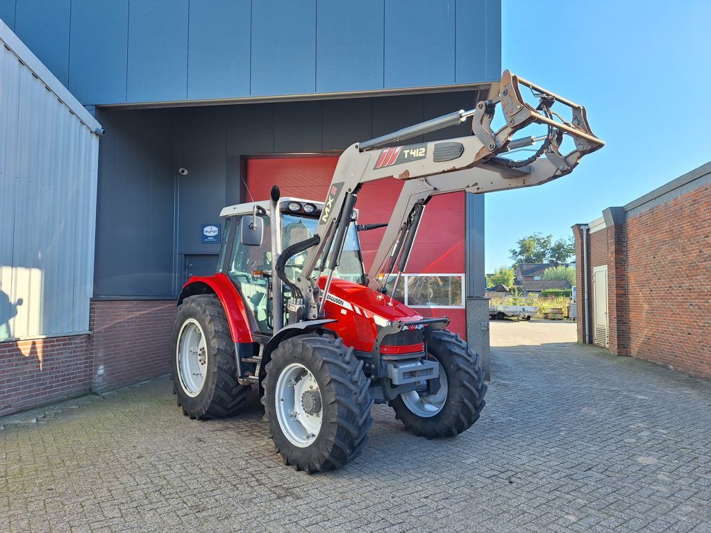 Massey Ferguson 5445 DYNA-4
