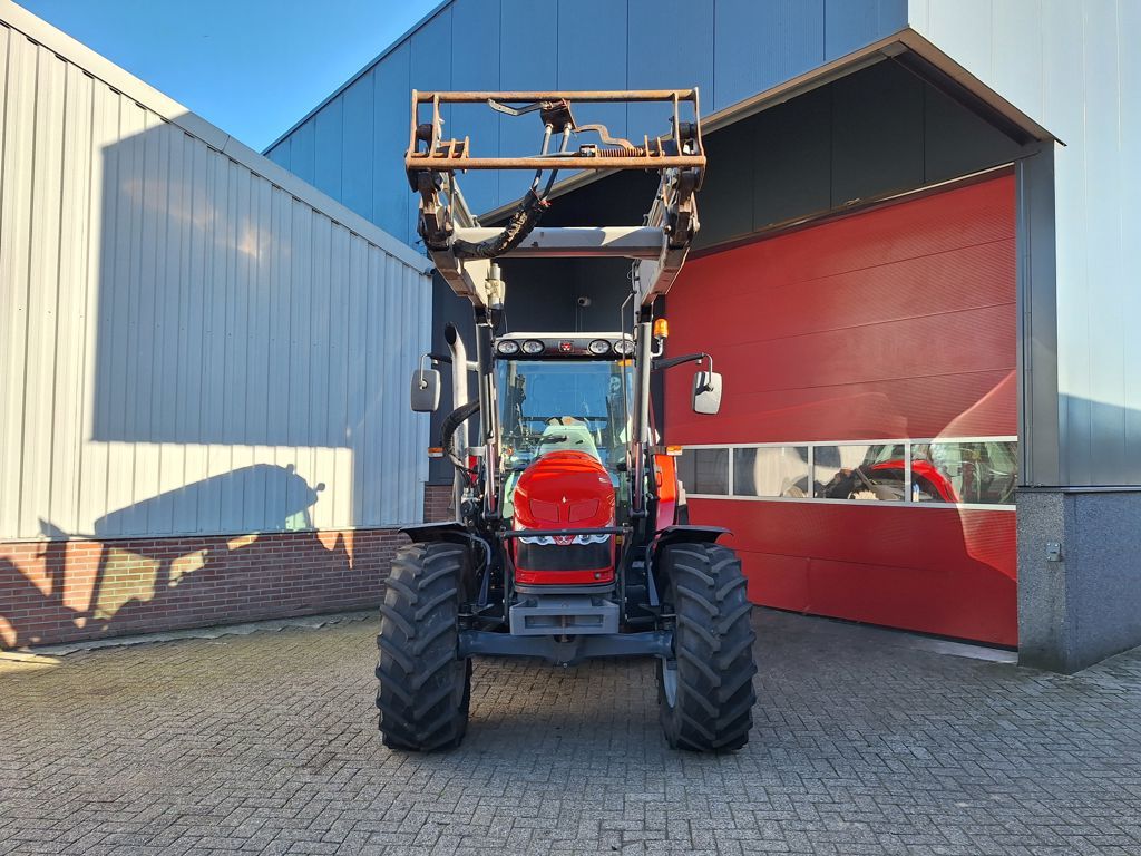 Massey Ferguson 5445 DYNA-4