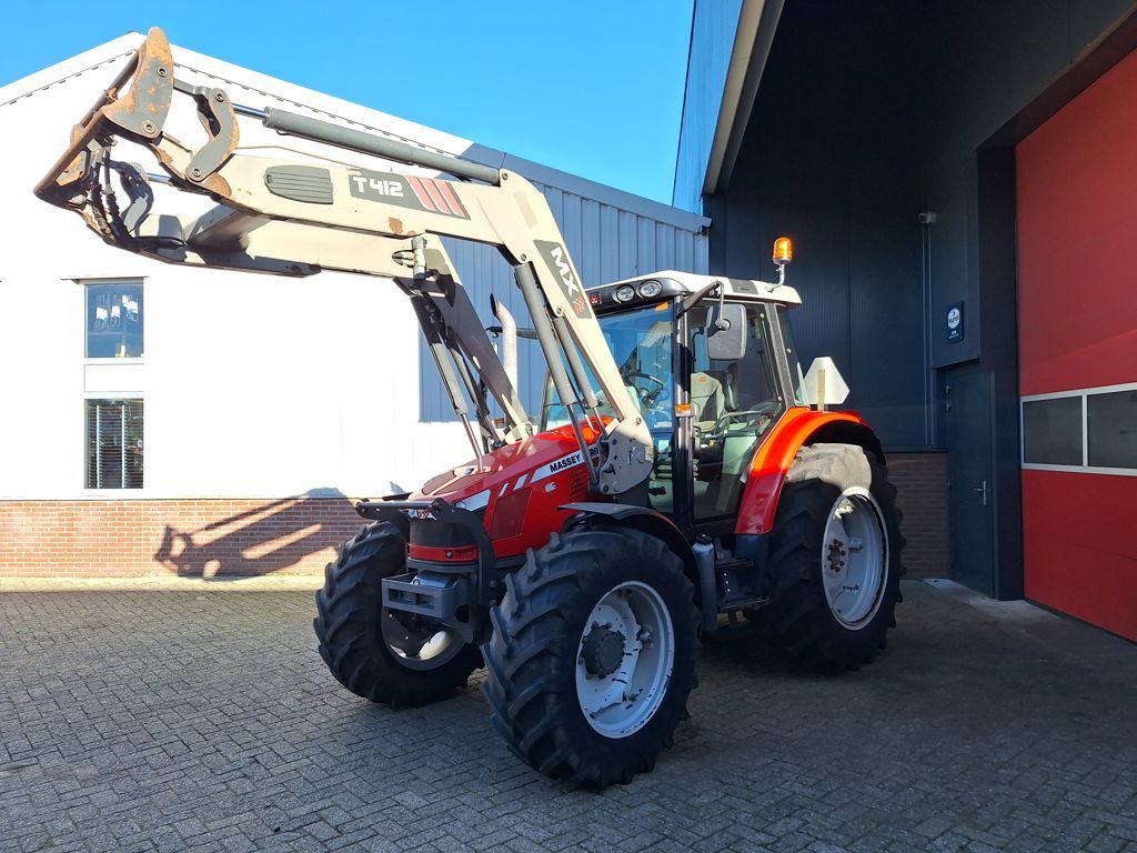Massey Ferguson 5445 DYNA-4