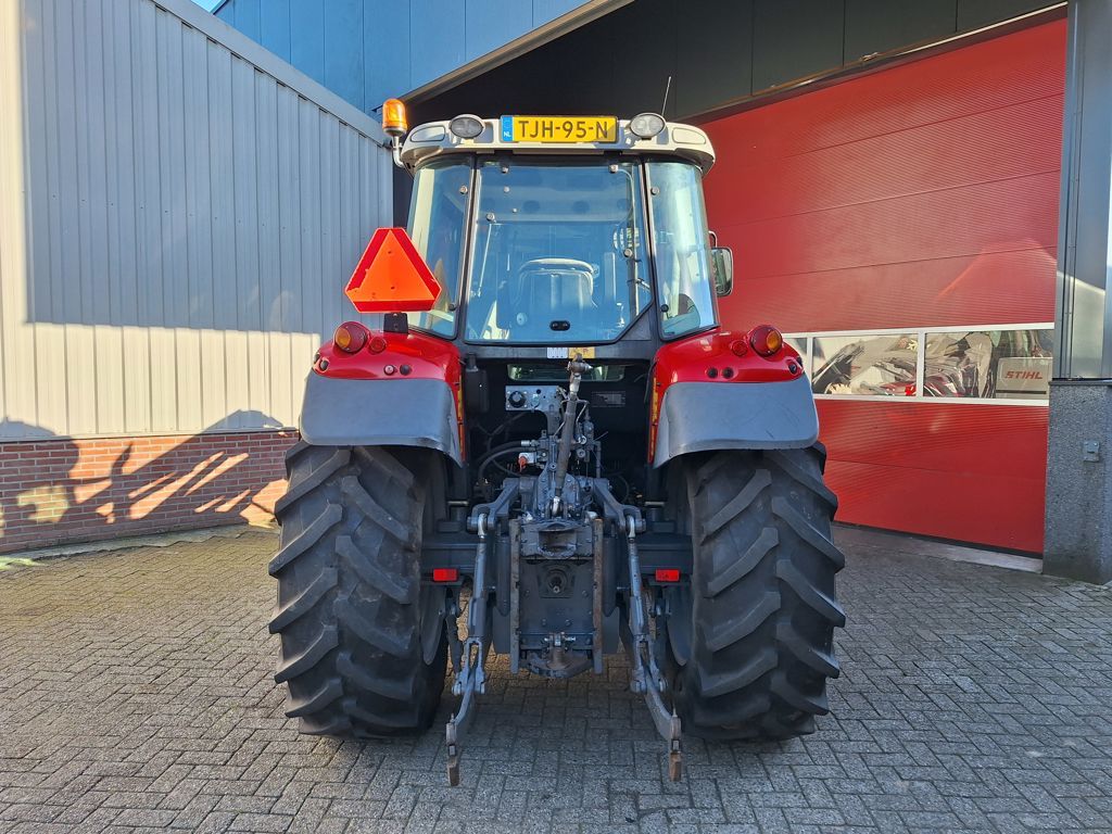 Massey Ferguson 5445 DYNA-4