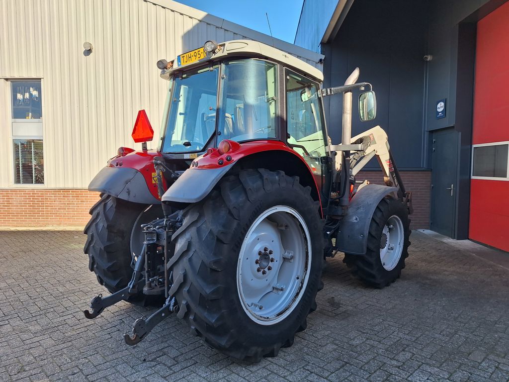 Massey Ferguson 5445 DYNA-4