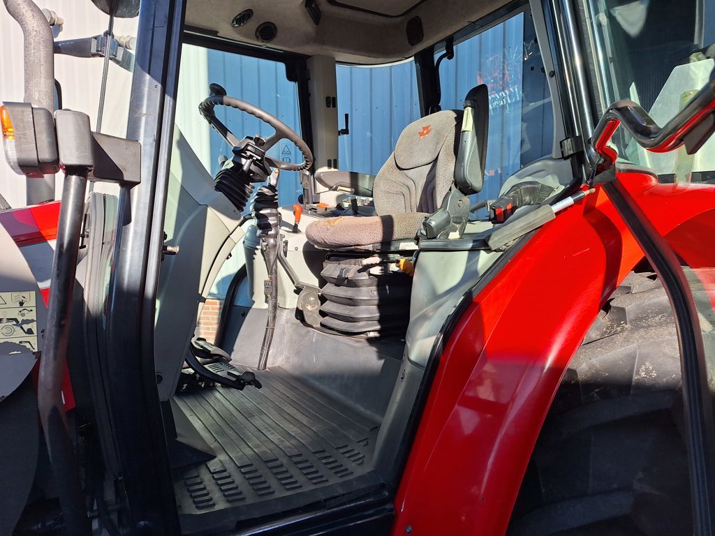 Massey Ferguson 5445 DYNA-4