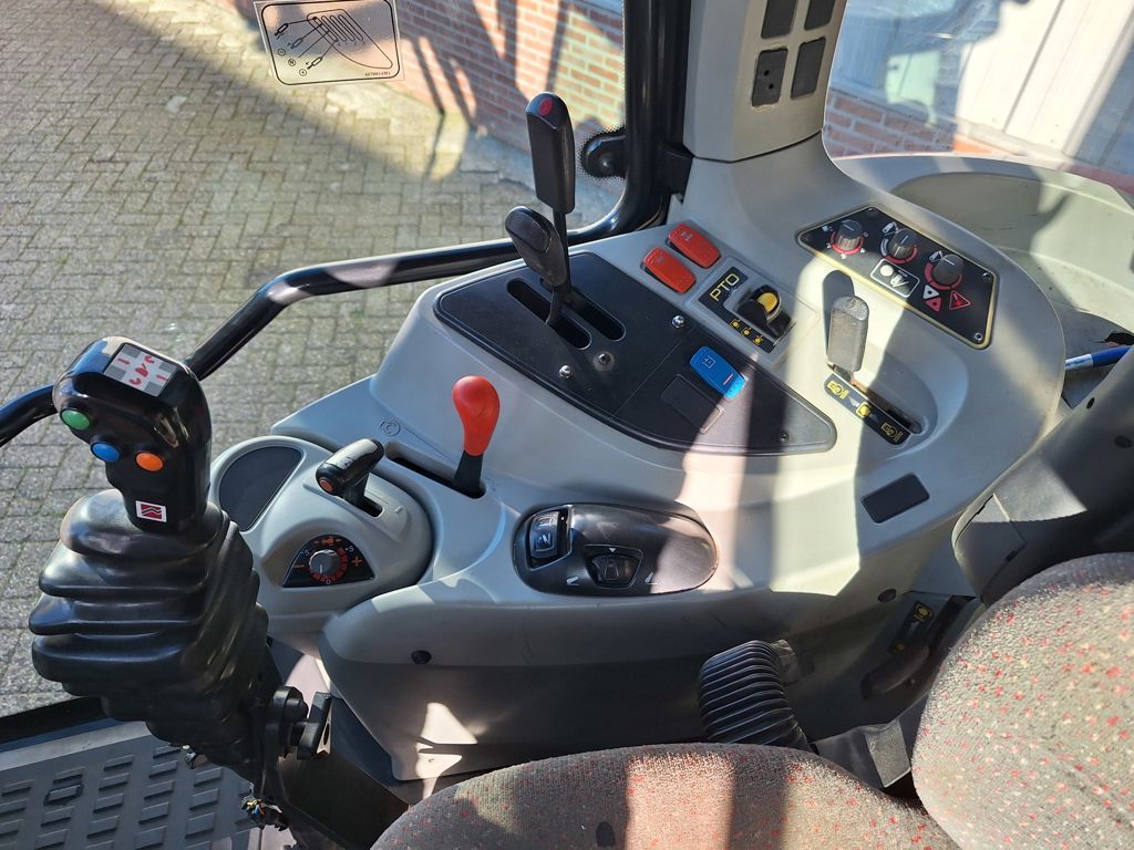Massey Ferguson 5445 DYNA-4