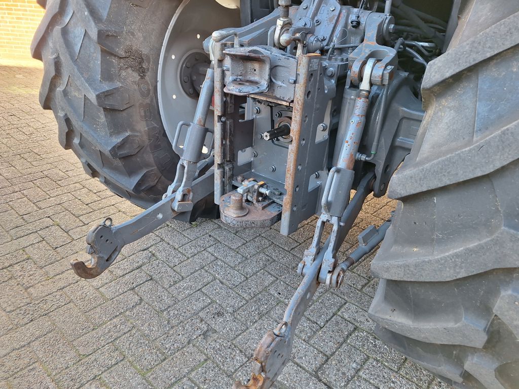 Massey Ferguson 5445 DYNA-4