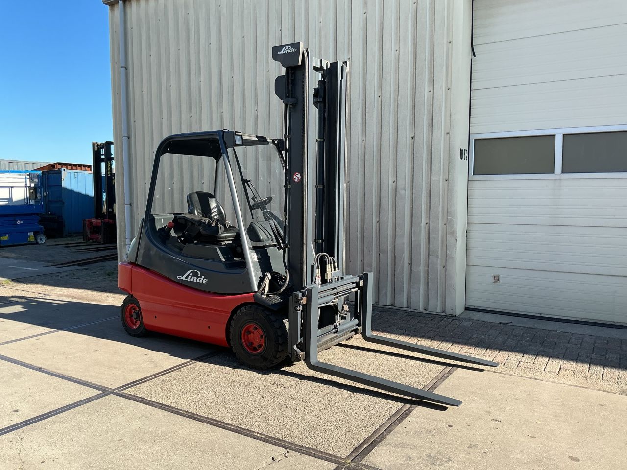 Te koop Linde E30/02 Elektrisch 2005 in zeer nette staat