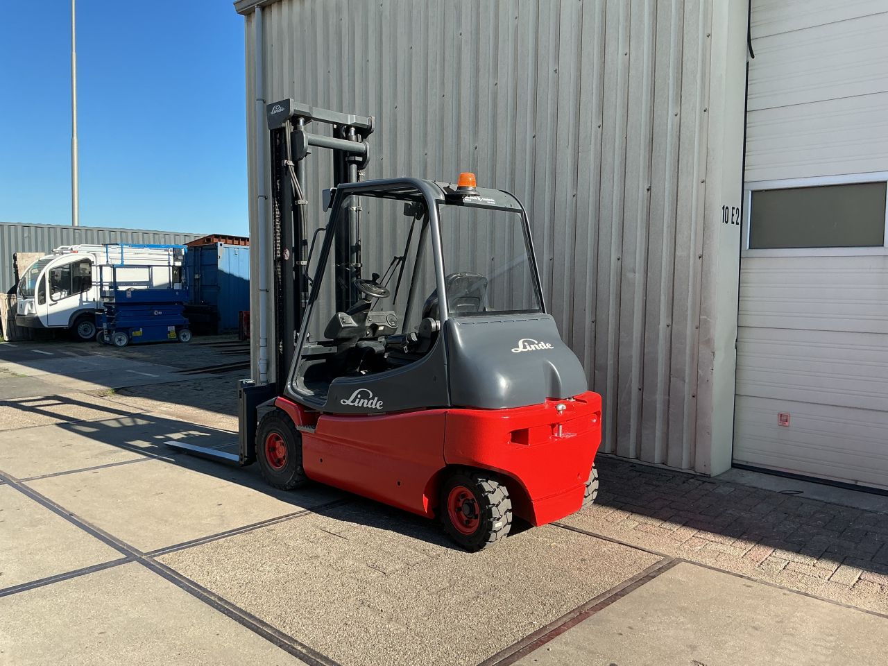 Te koop Linde E30/02 Elektrisch 2005 in zeer nette staat
