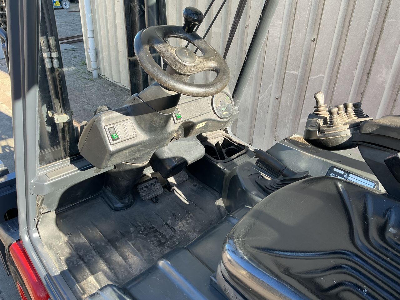 Te koop Linde E30/02 Elektrisch 2005 in zeer nette staat