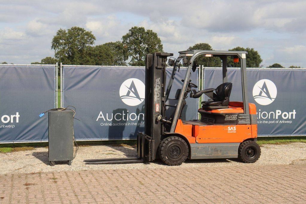 Toyota 7FBMF25 Electric Forklift 2500kg 4.3m 2010