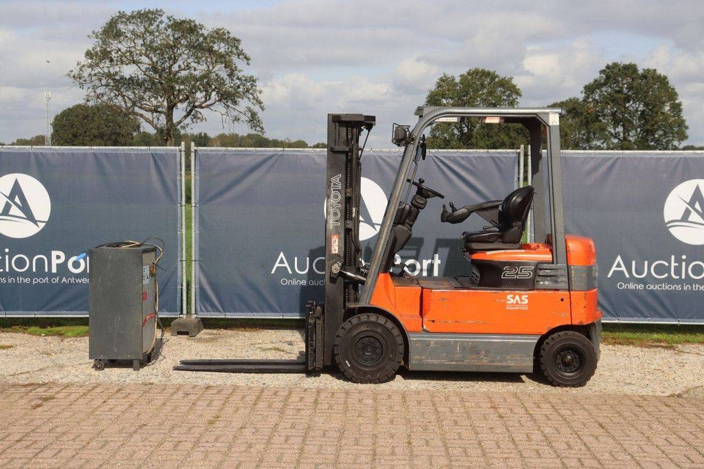 Toyota 7FBMF25 Electric Forklift 2500kg 4.3m 2010