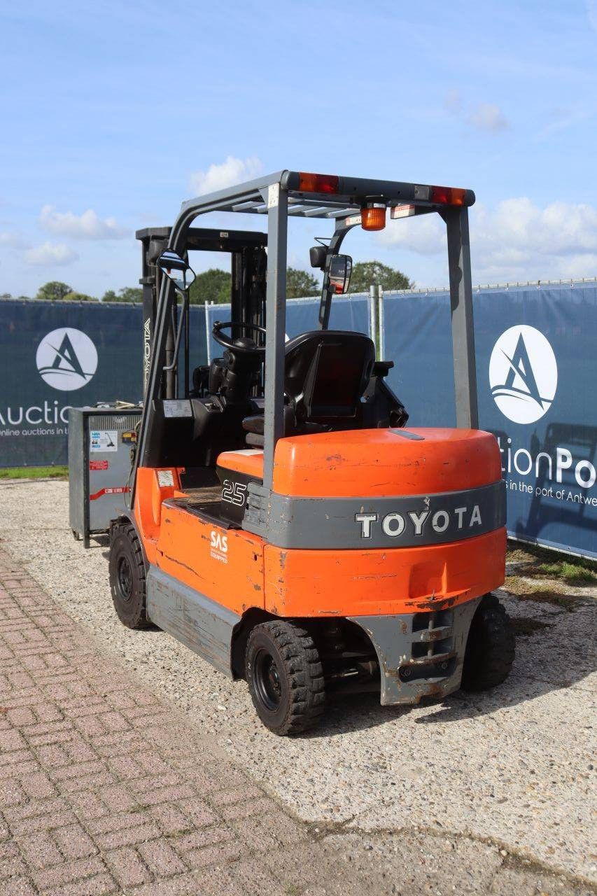 Toyota 7FBMF25 Electric Forklift 2500kg 4.3m 2010