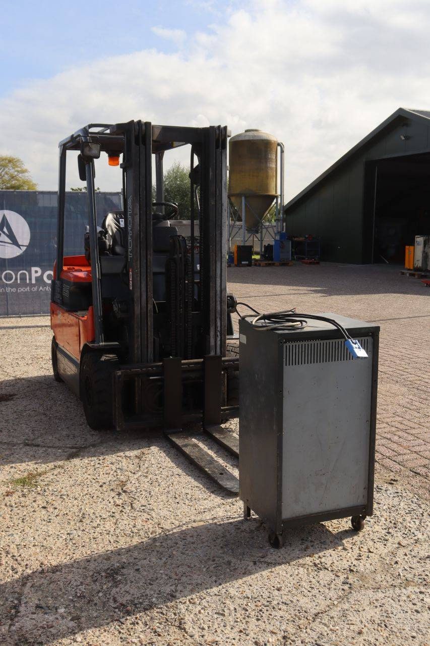 Toyota 7FBMF25 Electric Forklift 2500kg 4.3m 2010