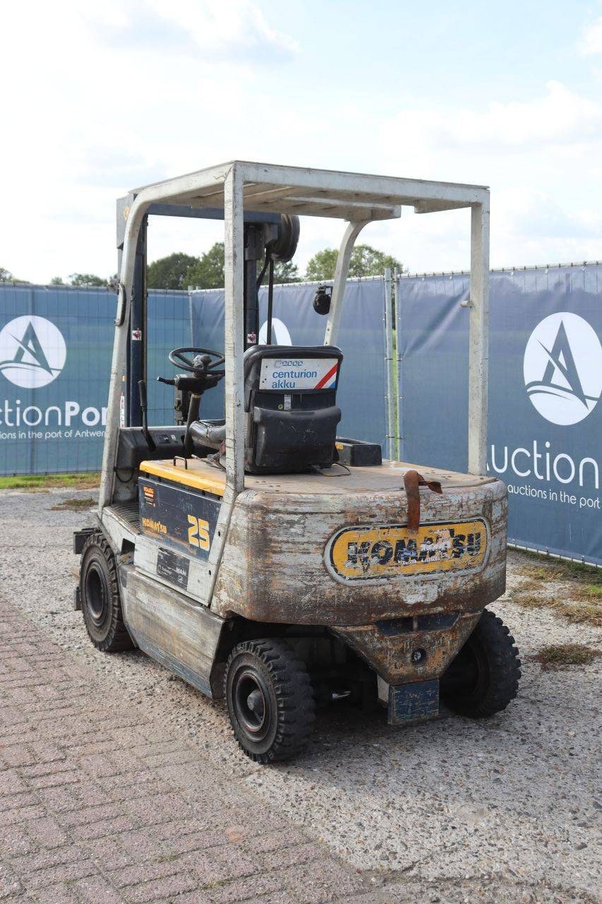 Komatsu FB25H-1E Elektro-Gabelstapler, 2500 kg, 3,0 m, Baujahr 1995
