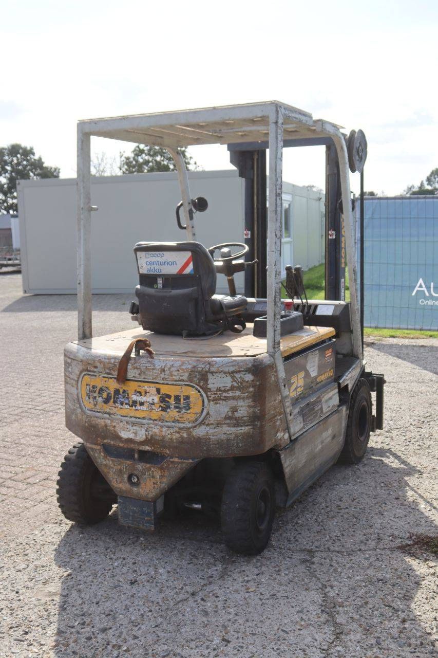 Komatsu FB25H-1E Elektro-Gabelstapler, 2500 kg, 3,0 m, Baujahr 1995