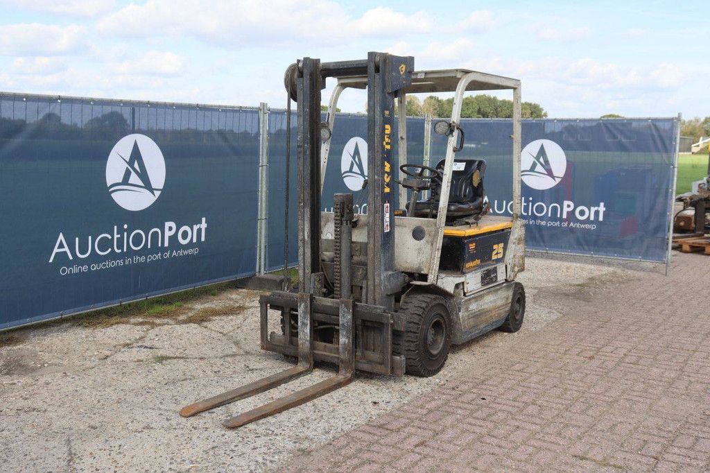 Komatsu FB25H-1E Elektro-Gabelstapler, 2500 kg, 3,0 m, Baujahr 1995