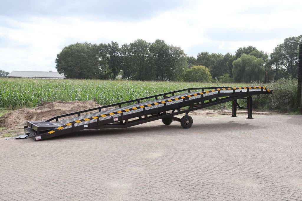 Loading bridge