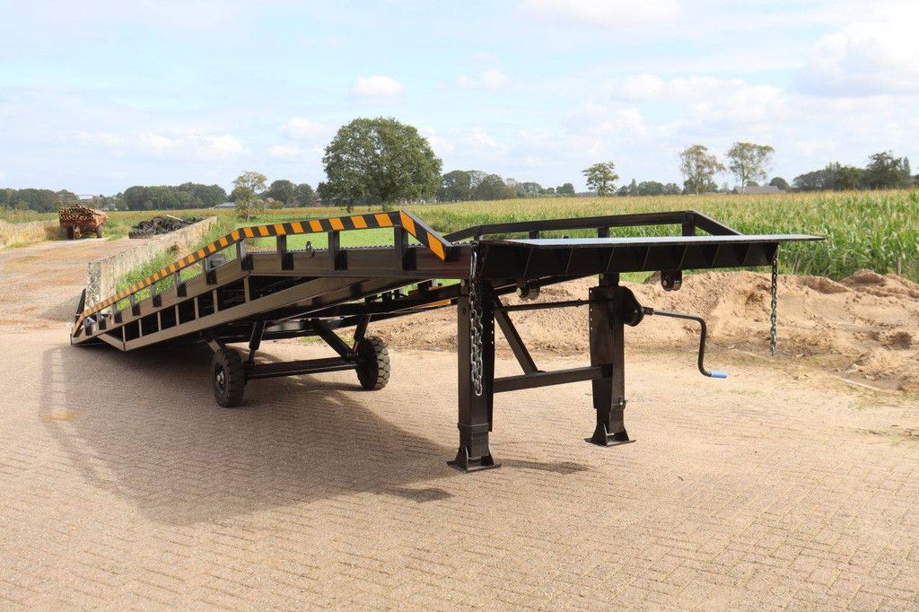 Loading bridge