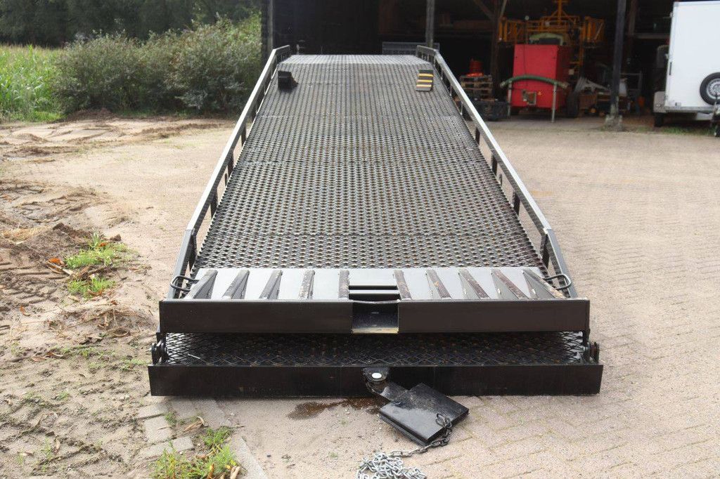 Loading bridge
