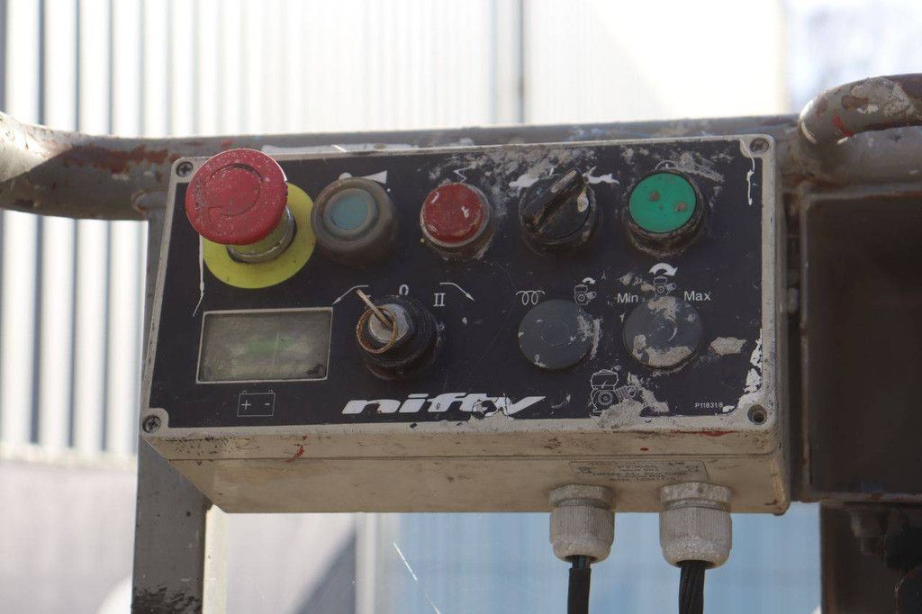 Nifty HR12 NE Gelenkteleskoparbeitsbühne, elektrisch, 200 kg, 12 m, Baujahr 2012