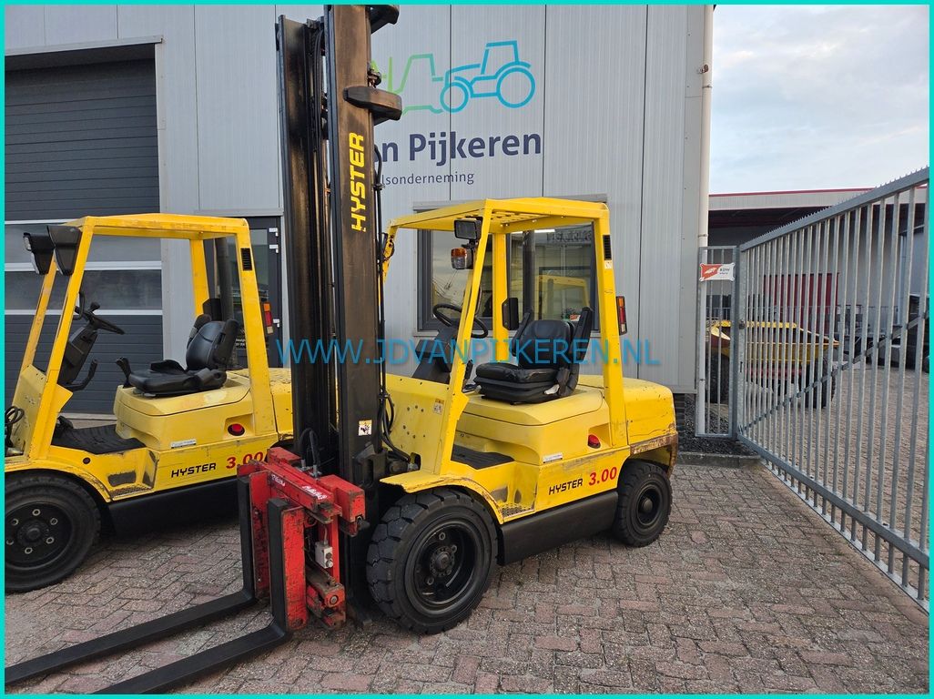 2x Hyster H3.00XM Perkins diesel+sideshift+vorkenspreider