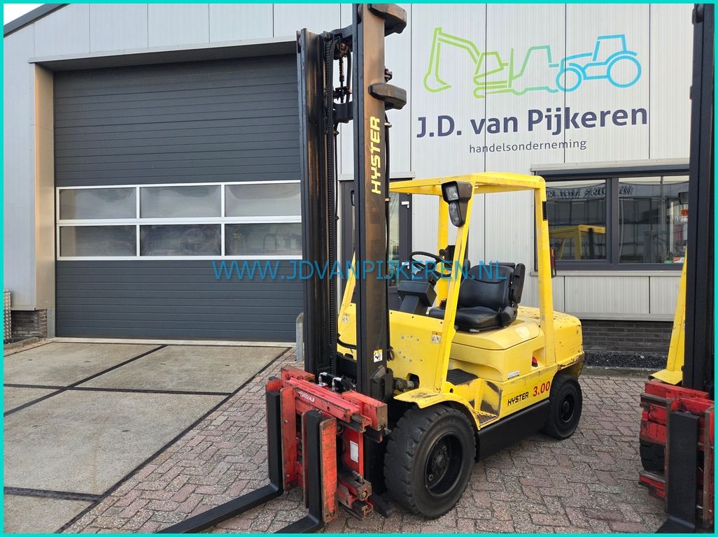 2x Hyster H3.00XM Perkins diesel+sideshift+vorkenspreider