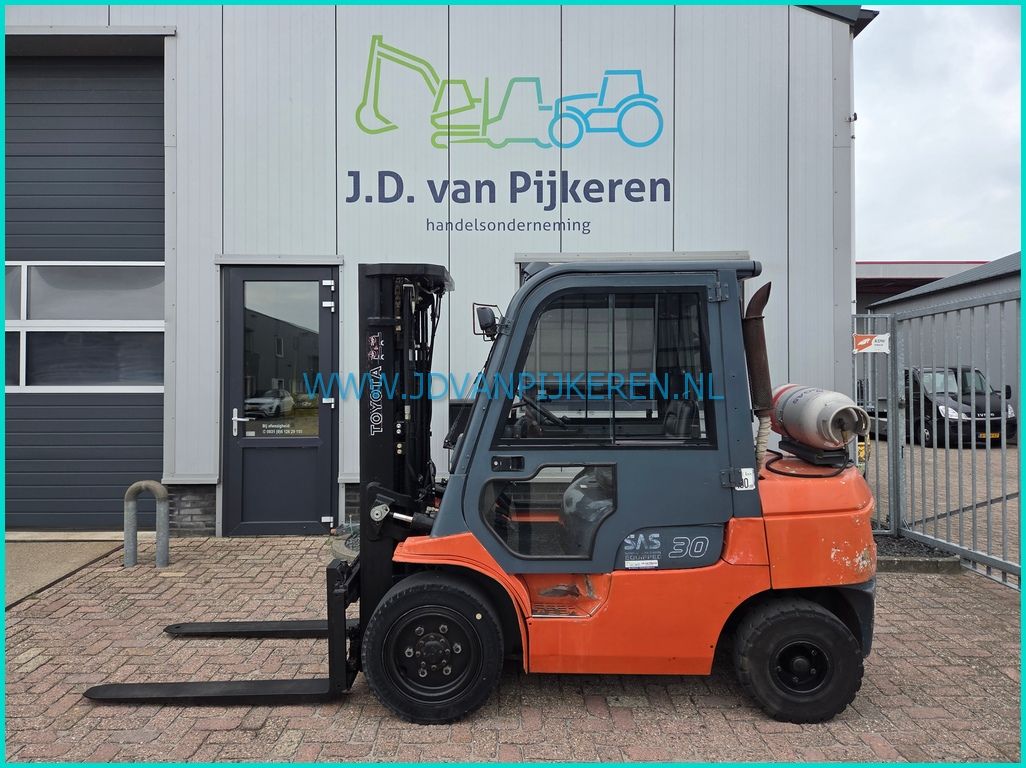 Toyota 02-7FGF30 216cm hoog+triplex4.3m+shift+4xhydraulic