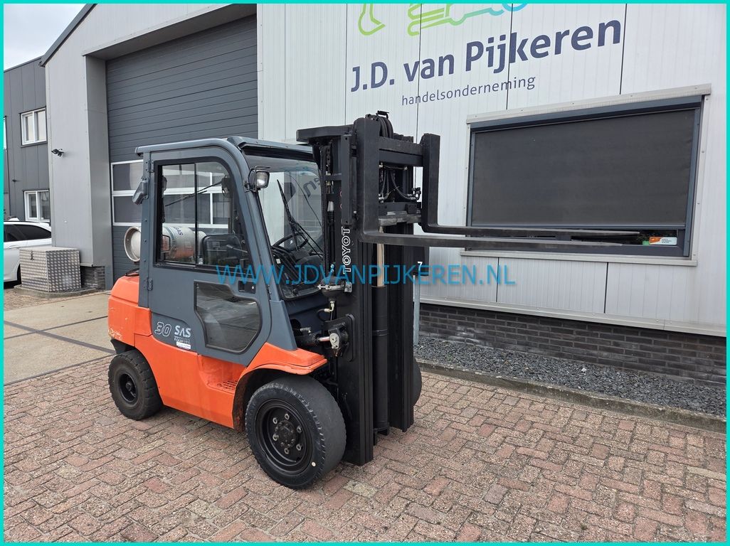 Toyota 02-7FGF30 216cm hoog+triplex4.3m+shift+4xhydraulic