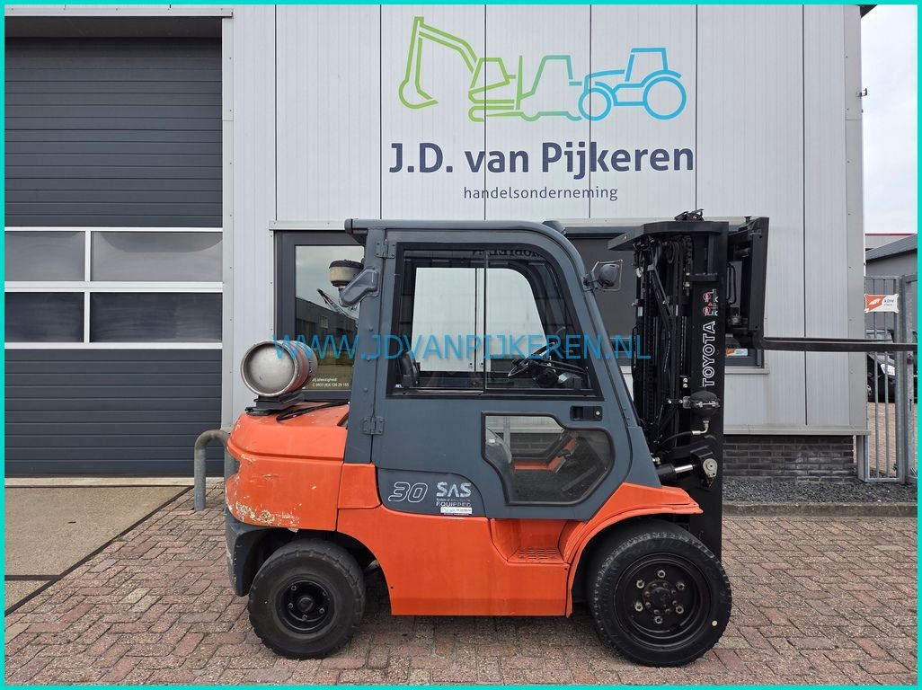 Toyota 02-7FGF30 216cm hoog+triplex4.3m+shift+4xhydraulic