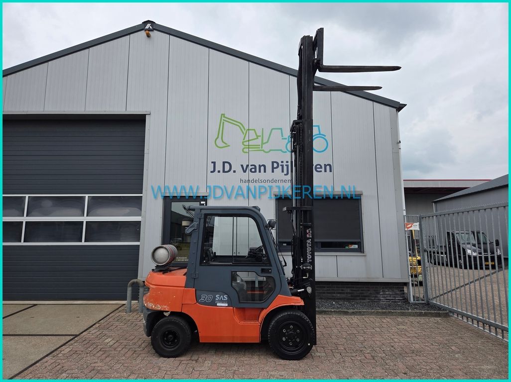 Toyota 02-7FGF30 216cm hoog+triplex4.3m+shift+4xhydraulic