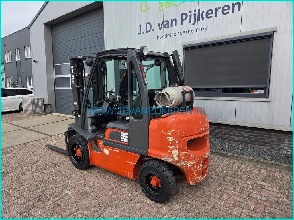 Nissan UGD02A32PQ 3.2t+triplex4.3m+sideshift+215cm hoog