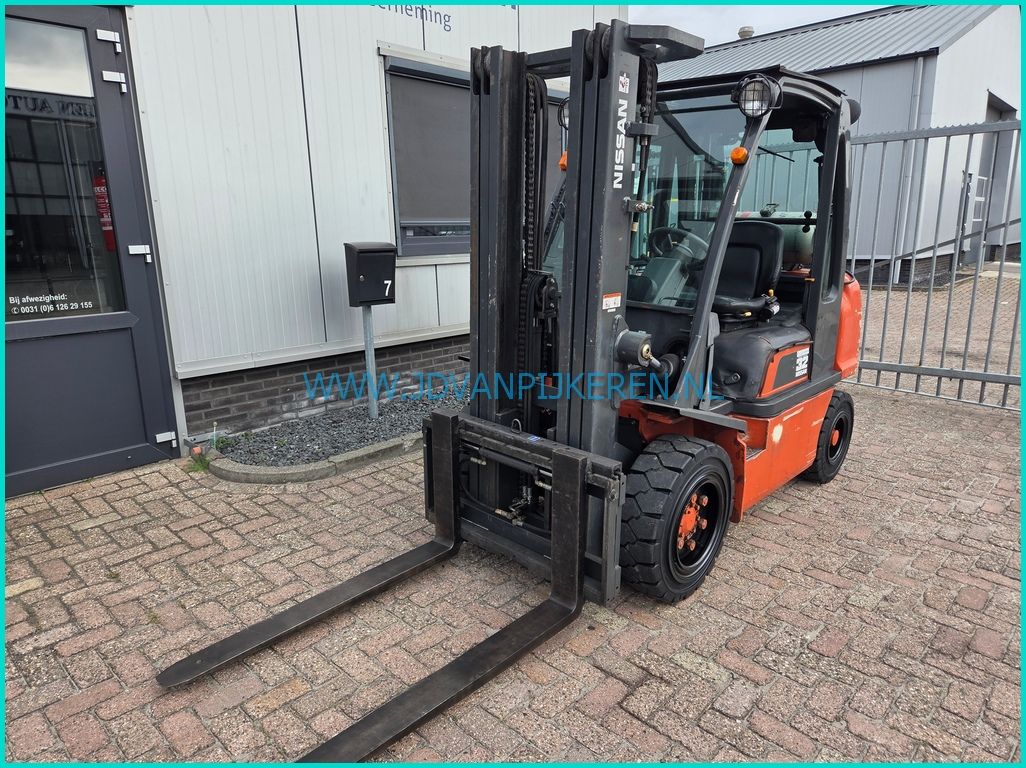 Nissan UGD02A32PQ 3.2t+triplex4.3m+sideshift+215cm hoog