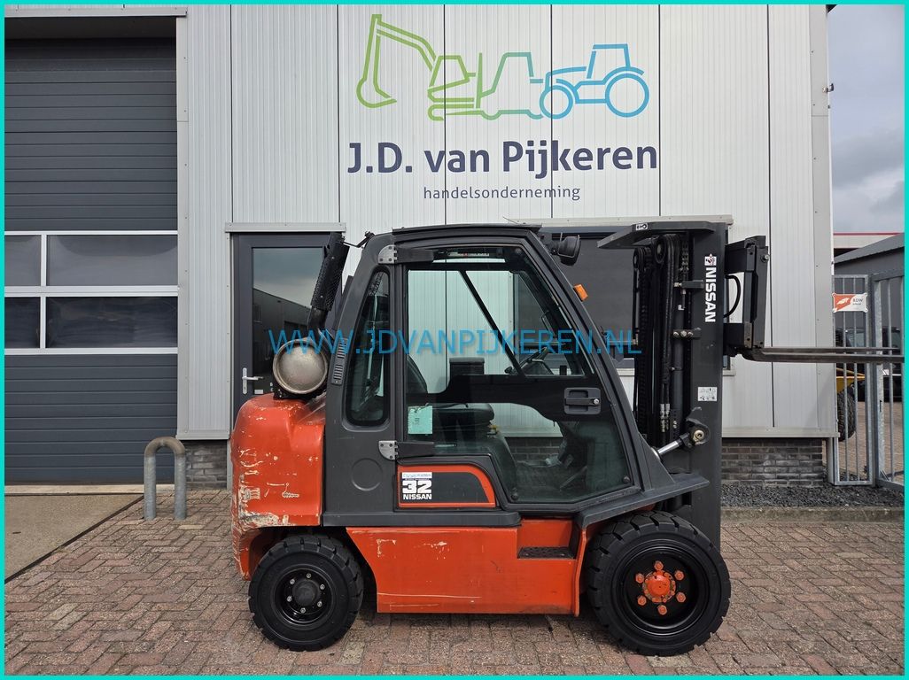 Nissan UGD02A32PQ 3.2t+triplex4.3m+sideshift+215cm hoog