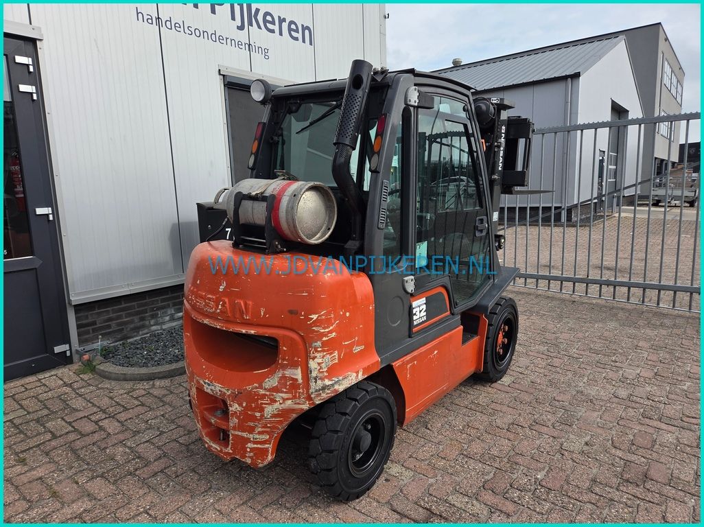 Nissan UGD02A32PQ 3.2t+triplex4.3m+sideshift+215cm hoog
