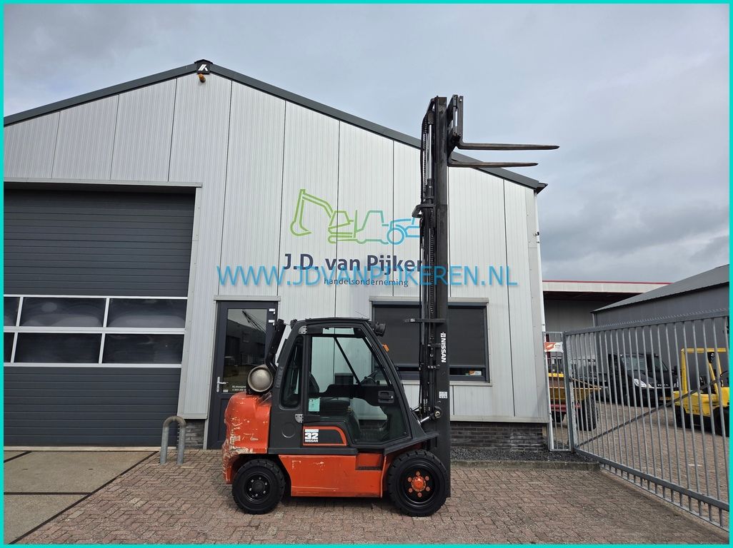 Nissan UGD02A32PQ 3.2t+triplex4.3m+sideshift+215cm hoog