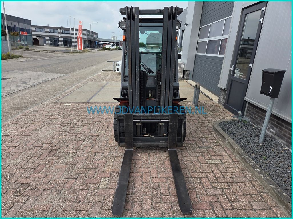 Nissan UGD02A32PQ 3.2t+triplex4.3m+sideshift+215cm hoog