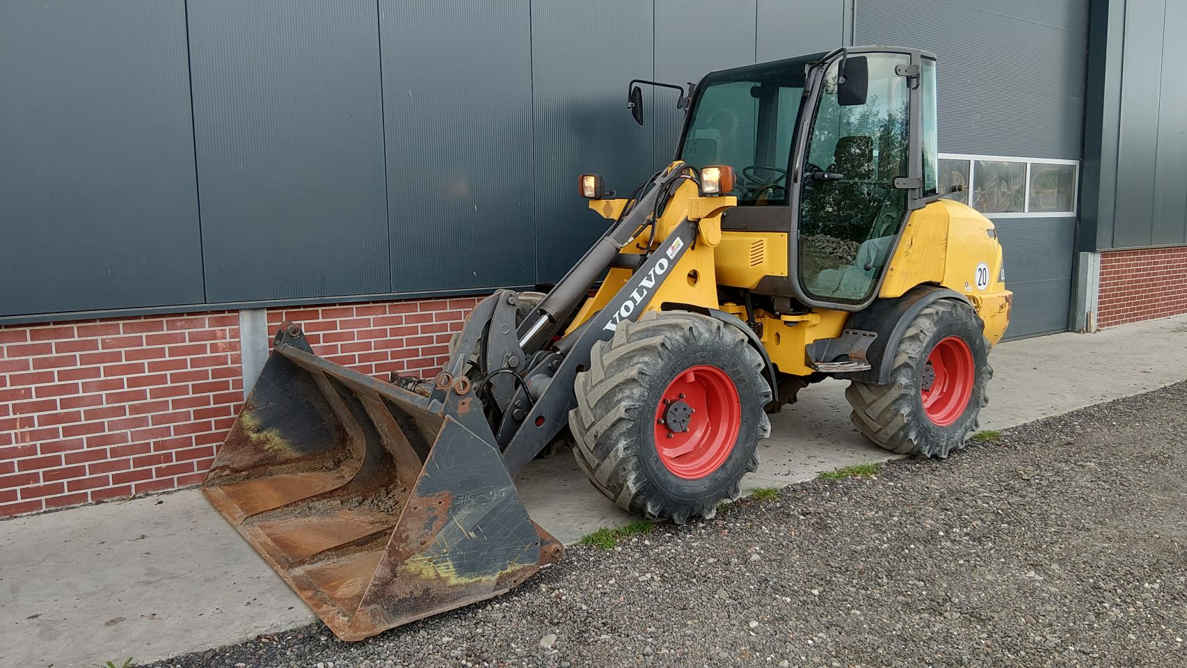 Volvo L25B-P shovel met kenteken (bj2004)