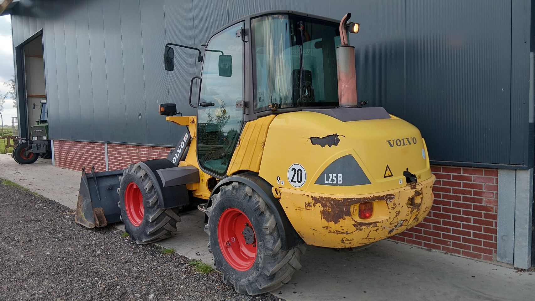 Volvo L25B-P shovel met kenteken (bj2004)