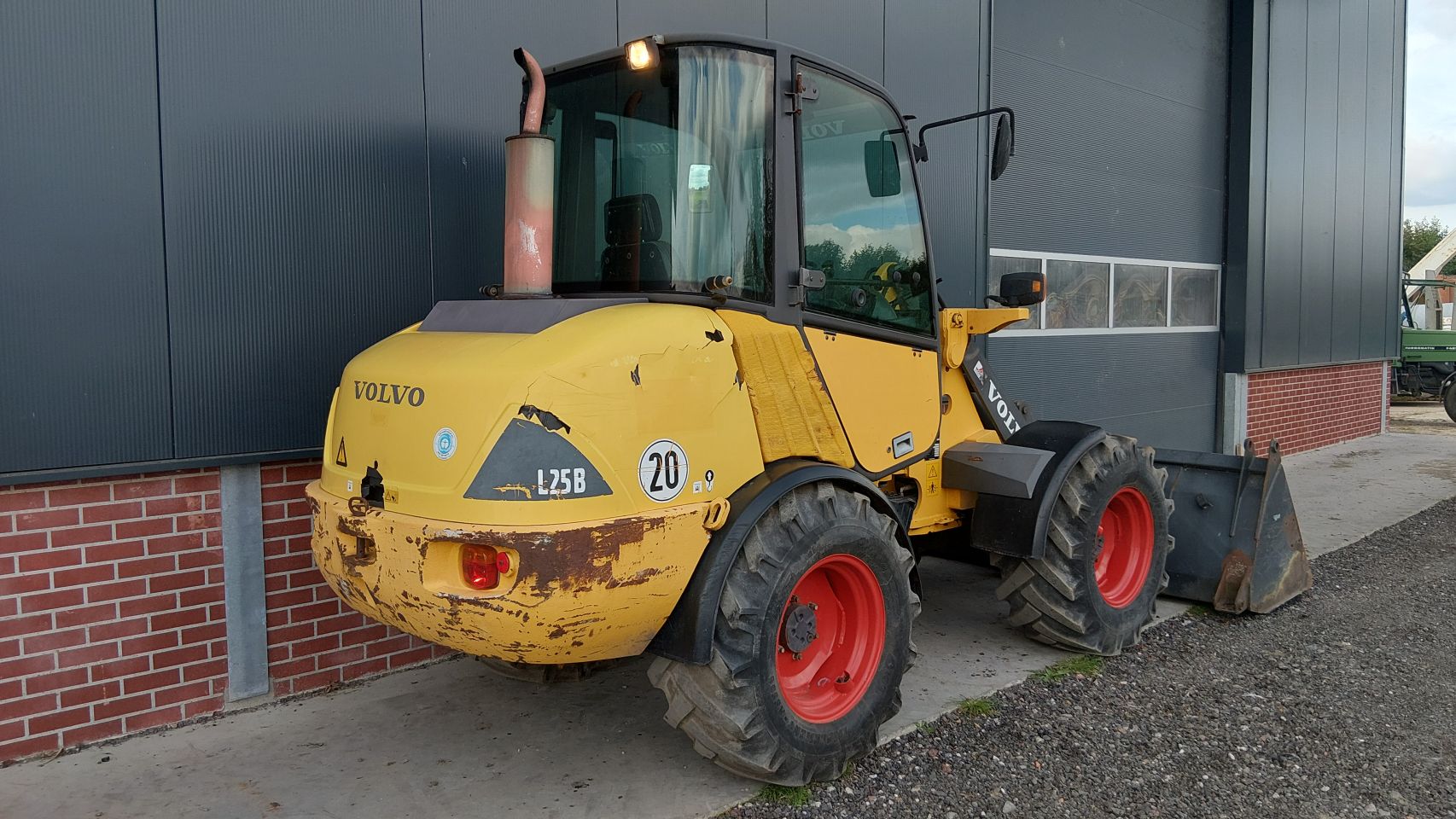 Volvo L25B-P shovel met kenteken (bj2004)