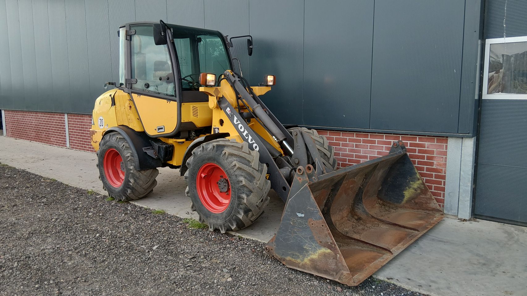 Volvo L25B-P shovel met kenteken (bj2004)