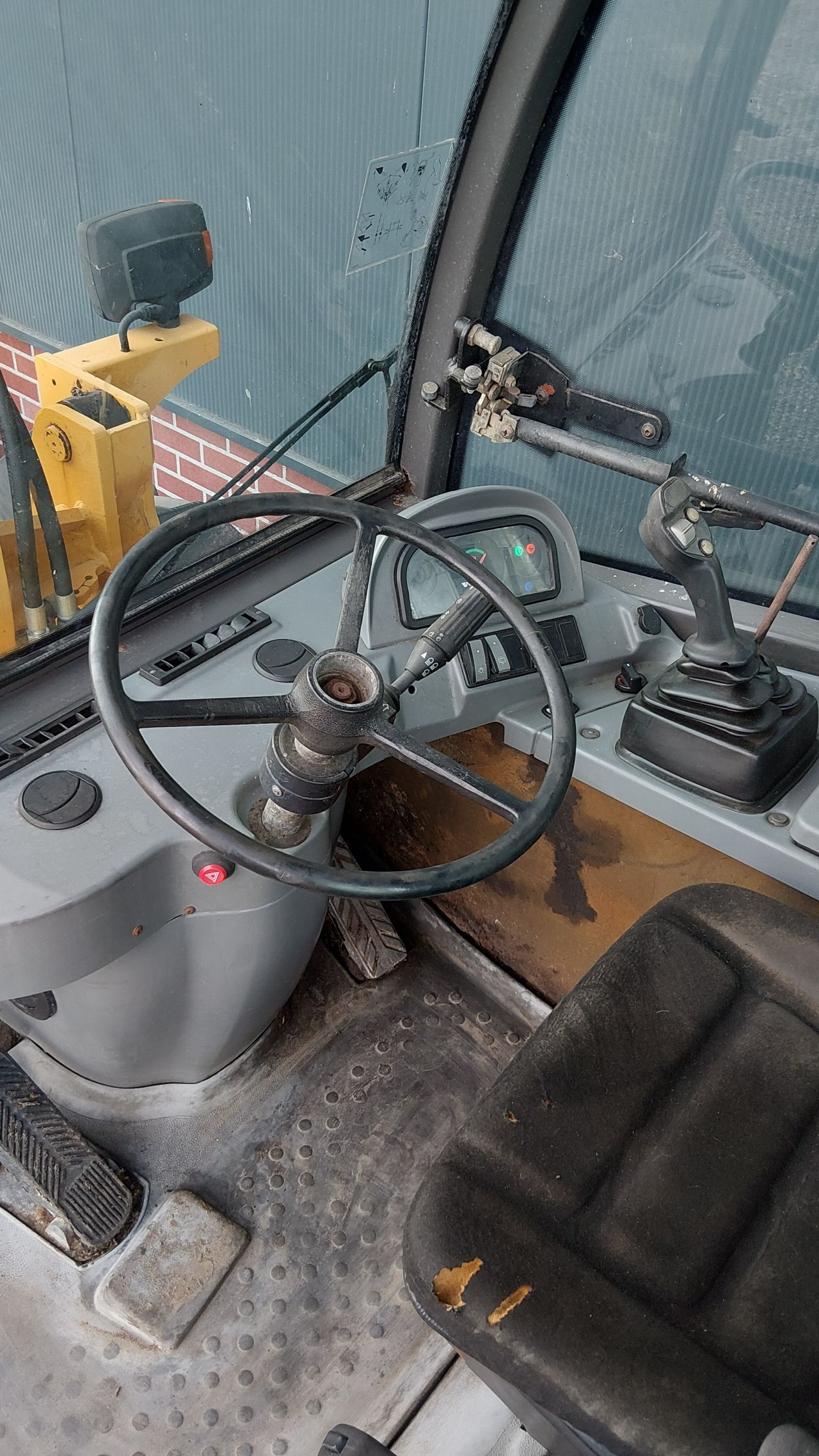 Volvo L25B-P shovel met kenteken (bj2004)