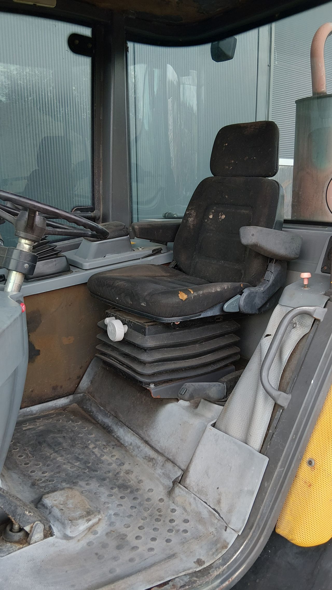 Volvo L25B-P shovel met kenteken (bj2004)