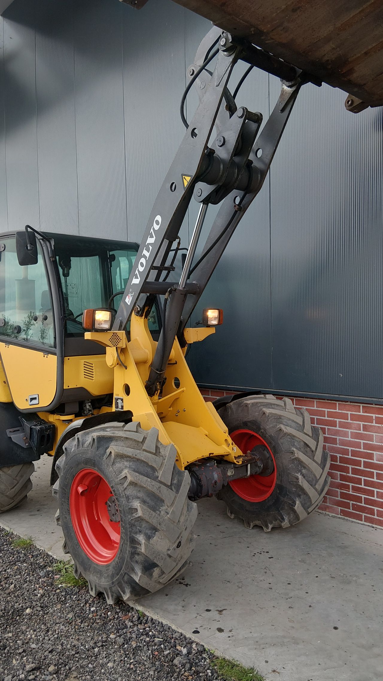 Volvo L25B-P shovel met kenteken (bj2004)