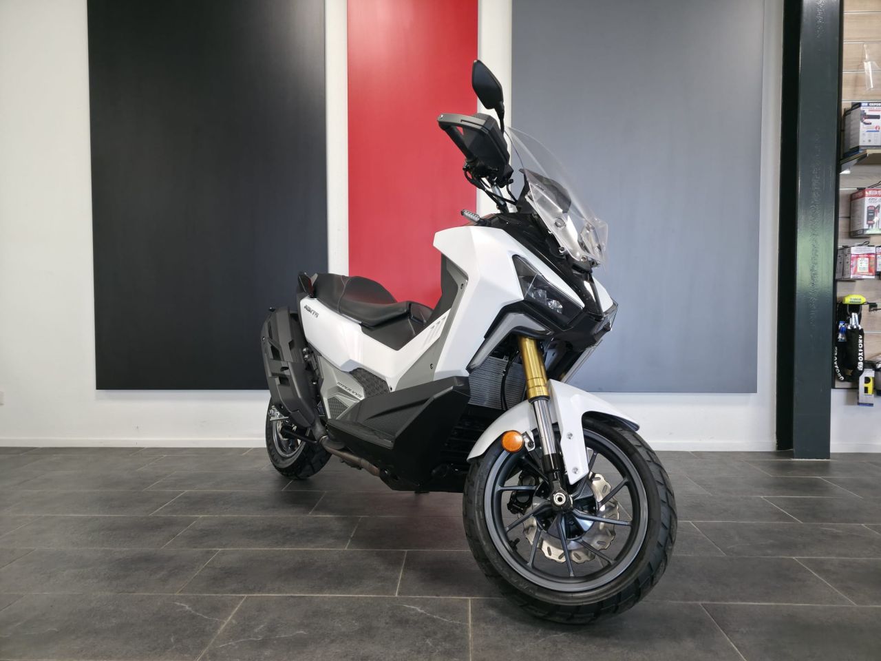 SYM ADX TG 400 (2025) - 1192 km! Motorscooter!